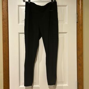 Eddie Bauer Leggings with Side-detail pockets.  Like new.